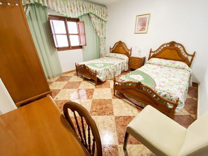 Image No.7-5 Bed Property for sale