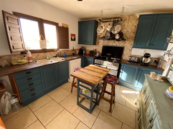 Image No.9-5 Bed Property for sale