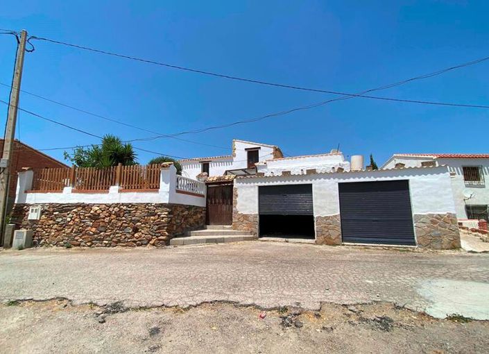 Image No.2-5 Bed Property for sale