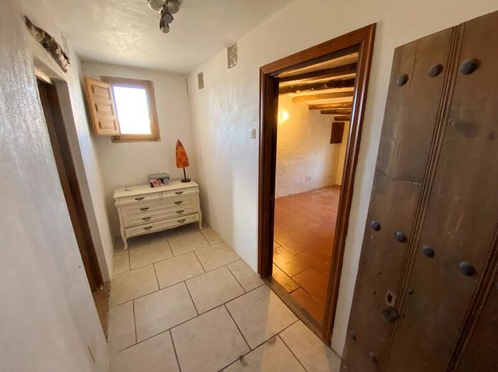 Image No.28-5 Bed Property for sale