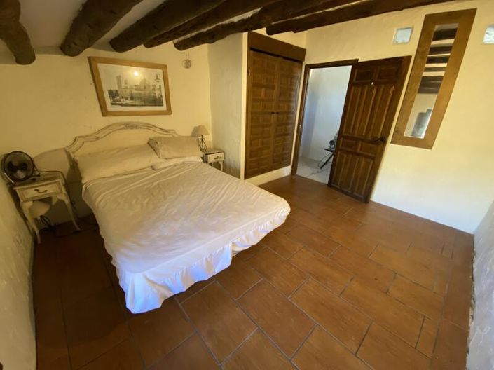 Image No.30-5 Bed Property for sale