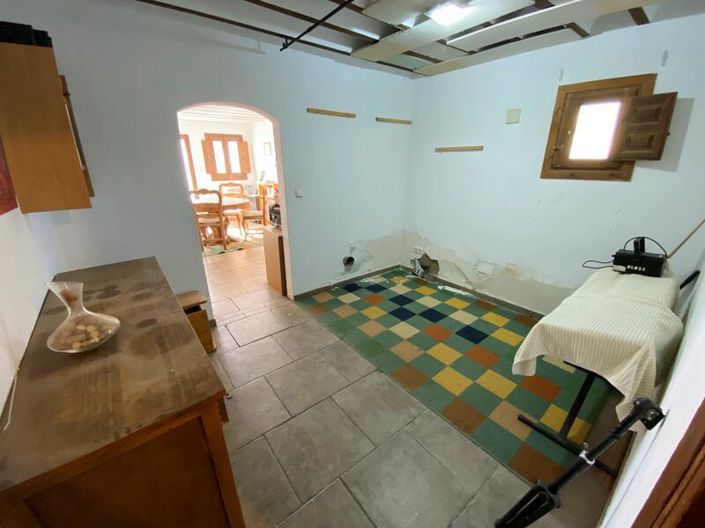 Image No.36-5 Bed Property for sale