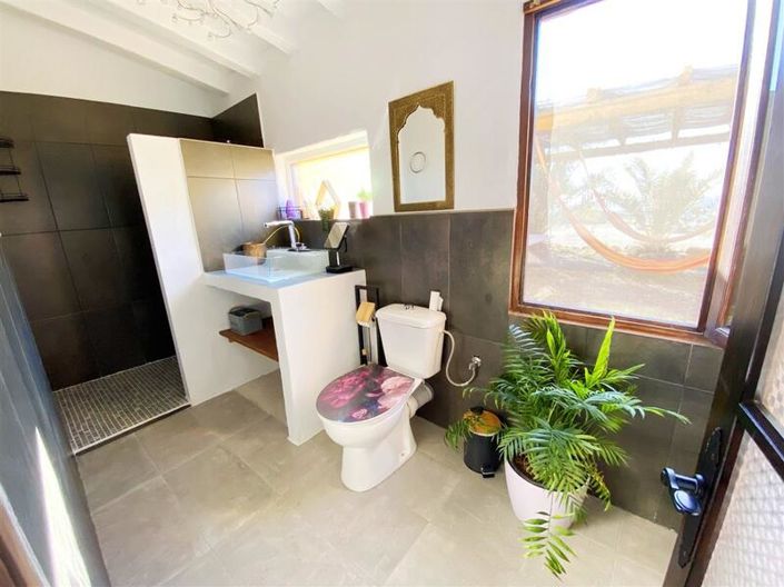 Image No.14-3 Bed Property for sale