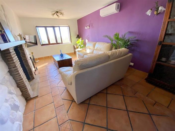 Image No.17-3 Bed Property for sale