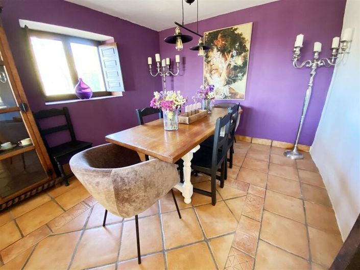 Image No.18-3 Bed Property for sale