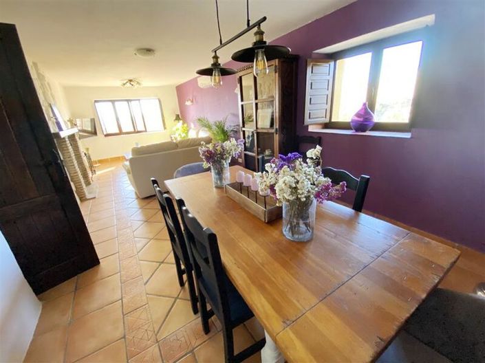 Image No.19-3 Bed Property for sale