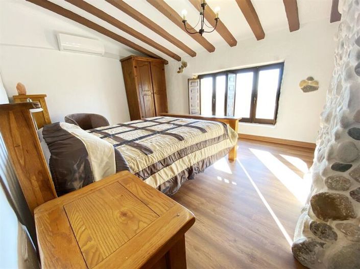 Image No.20-3 Bed Property for sale