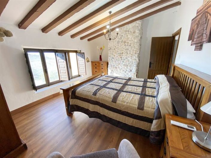 Image No.21-3 Bed Property for sale