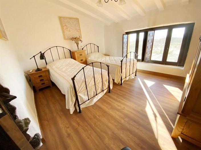 Image No.24-3 Bed Property for sale