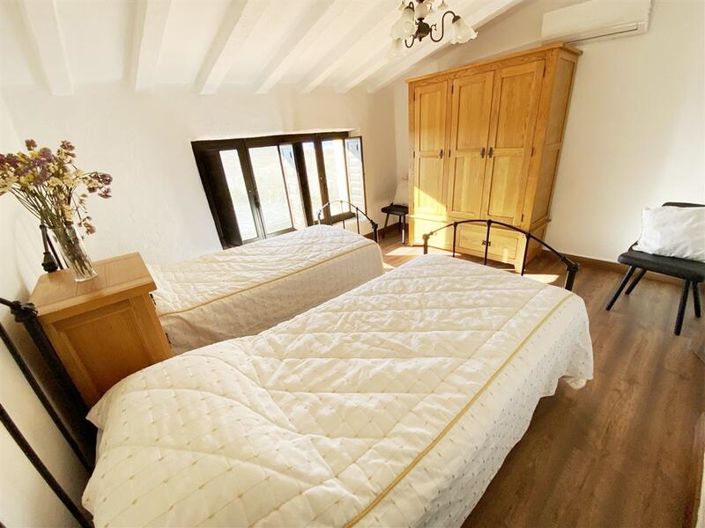 Image No.25-3 Bed Property for sale