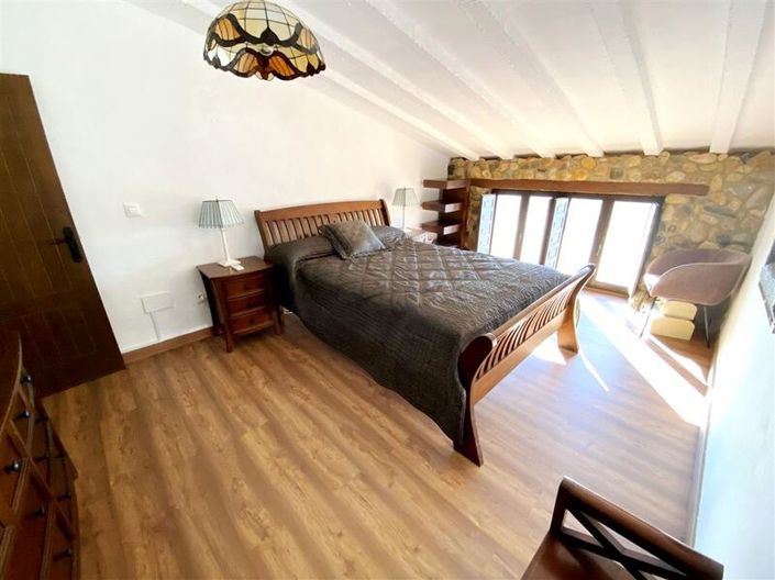 Image No.26-3 Bed Property for sale