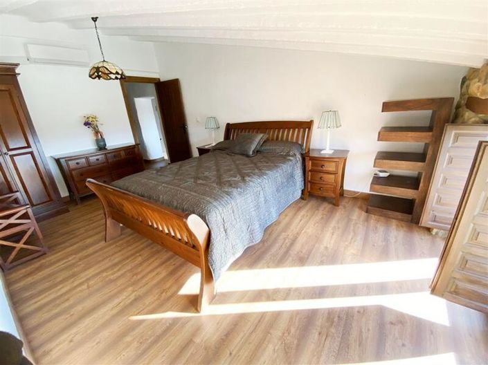 Image No.28-3 Bed Property for sale