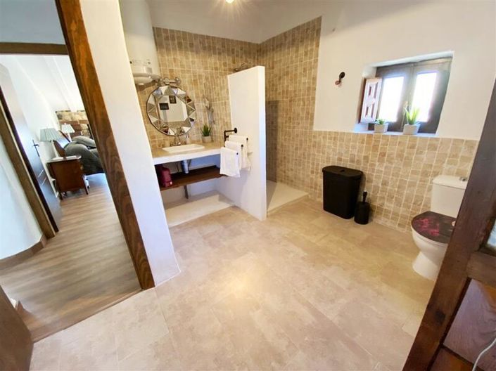 Image No.29-3 Bed Property for sale