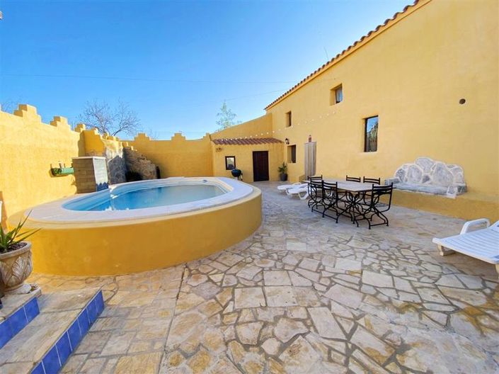 Image No.3-3 Bed Property for sale