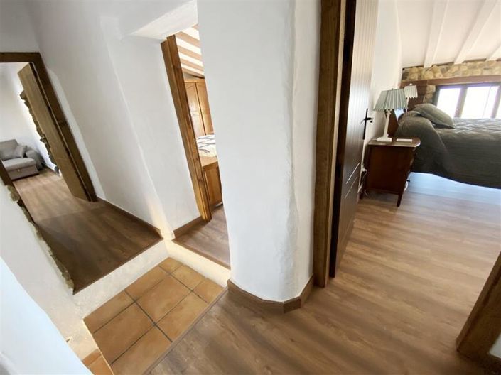 Image No.31-3 Bed Property for sale