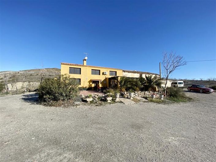 Image No.37-3 Bed Property for sale