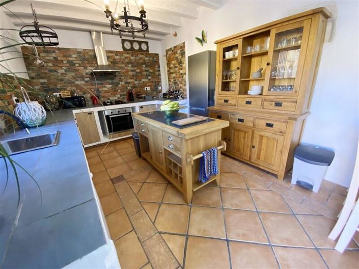 Image No.6-3 Bed Property for sale