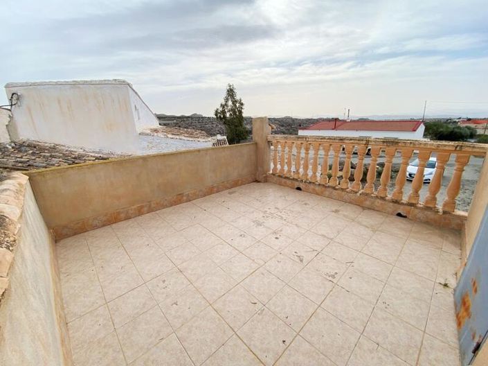 Image No.12-3 Bed Property for sale