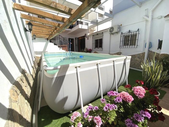 Image No.2-6 Bed Property for sale