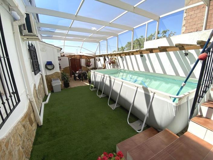 Image No.5-6 Bed Property for sale