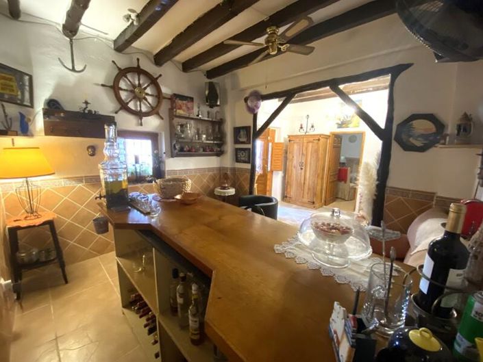 Image No.8-6 Bed Property for sale