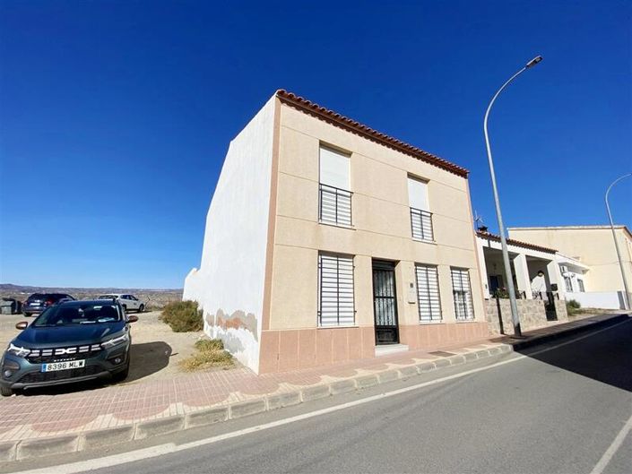 Image No.1-6 Bed Property for sale