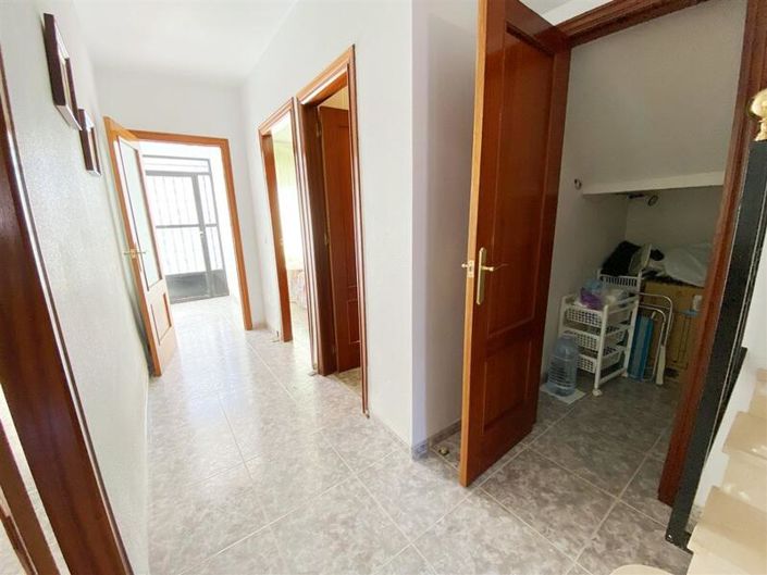 Image No.15-6 Bed Property for sale