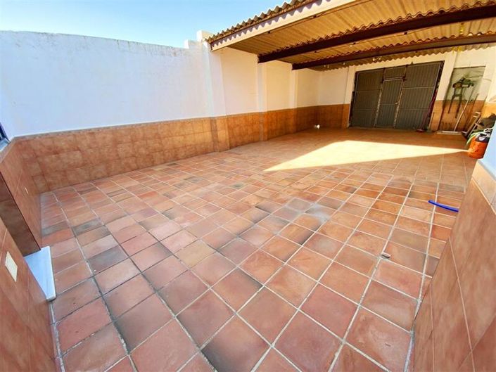 Image No.2-6 Bed Property for sale