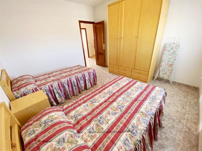 Image No.22-6 Bed Property for sale