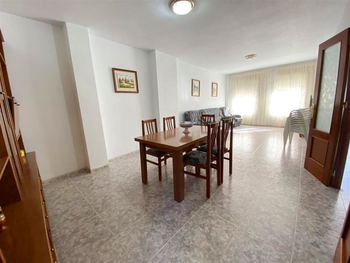 Image No.8-6 Bed Property for sale