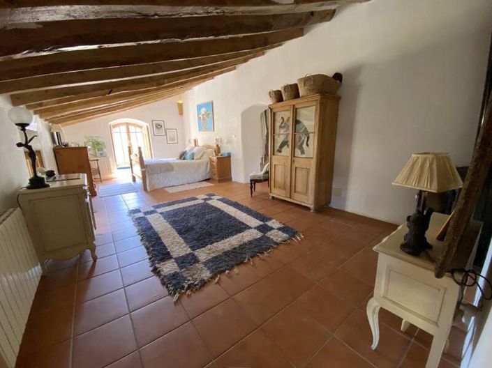 Image No.25-7 Bed Property for sale