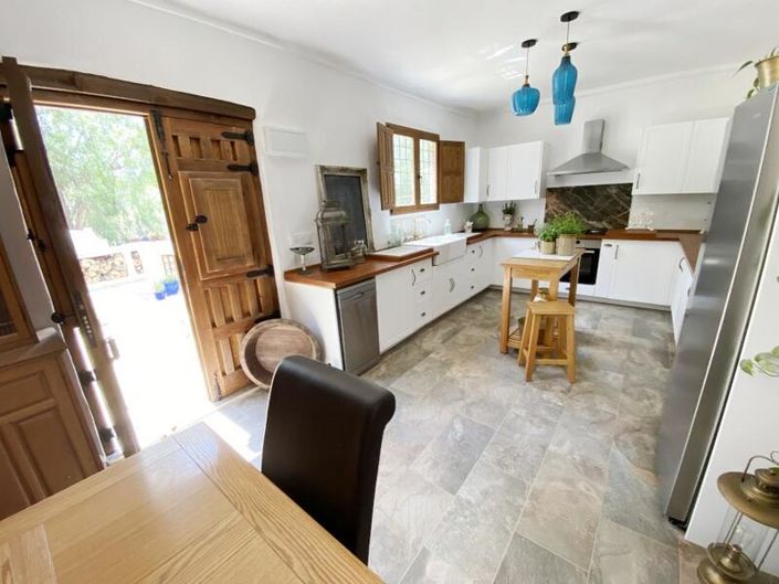 Image No.13-5 Bed Property for sale