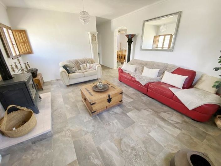 Image No.18-5 Bed Property for sale