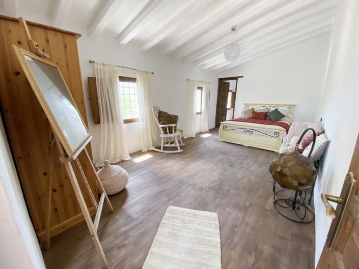 Image No.19-5 Bed Property for sale