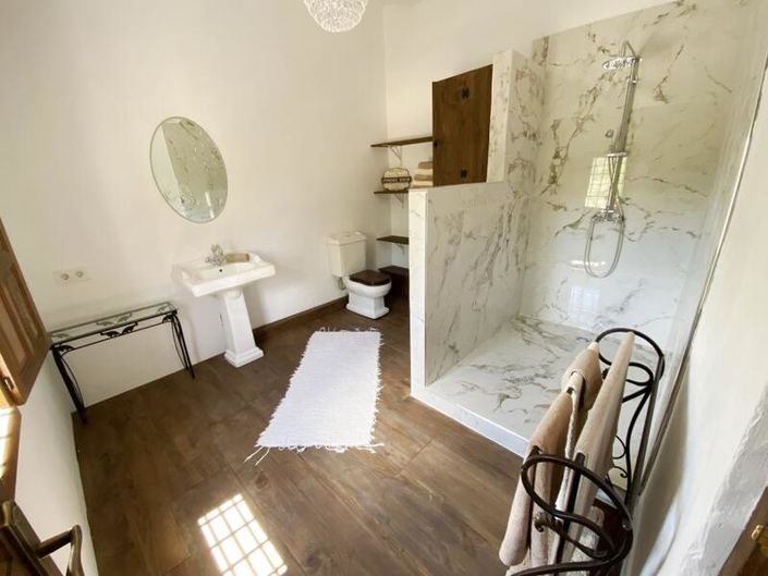 Image No.21-5 Bed Property for sale