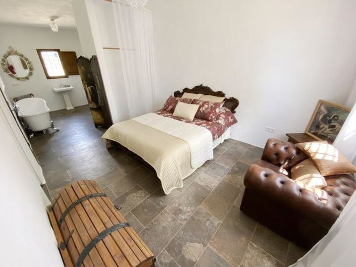 Image No.23-5 Bed Property for sale