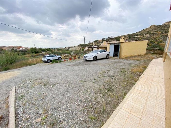 Image No.2-4 Bed Property for sale