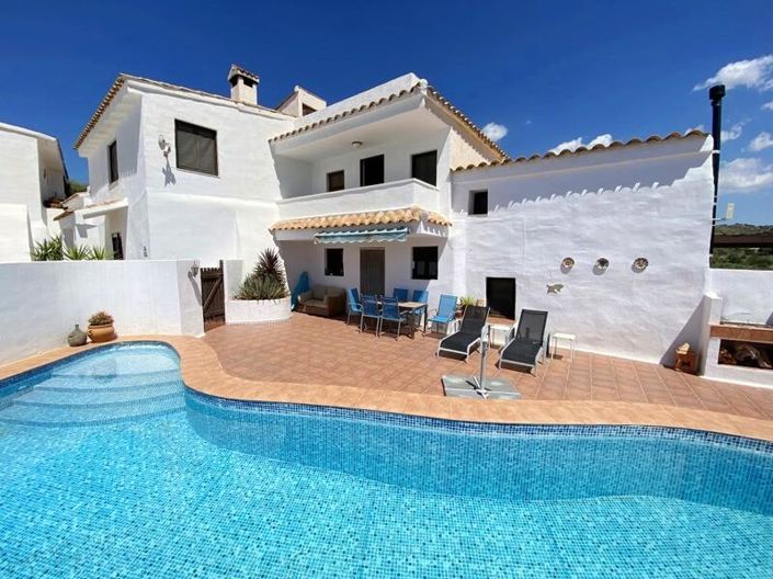 Image No.1-9 Bed Property for sale