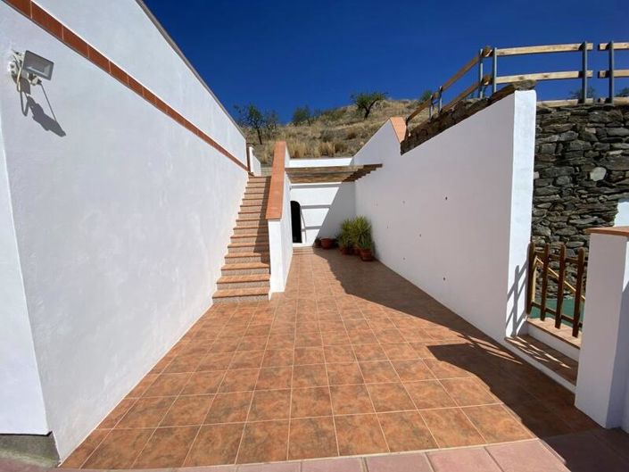 Image No.11-9 Bed Property for sale