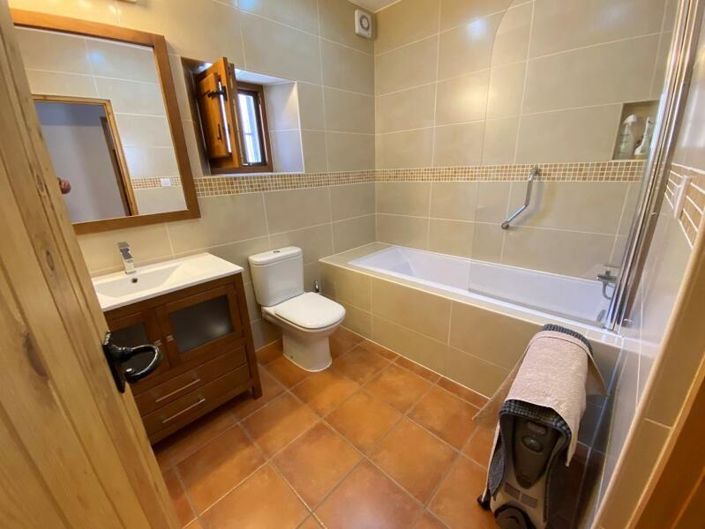 Image No.20-9 Bed Property for sale