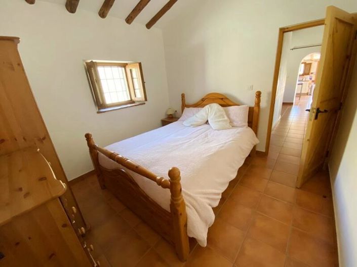 Image No.21-9 Bed Property for sale