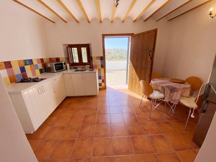 Image No.22-9 Bed Property for sale