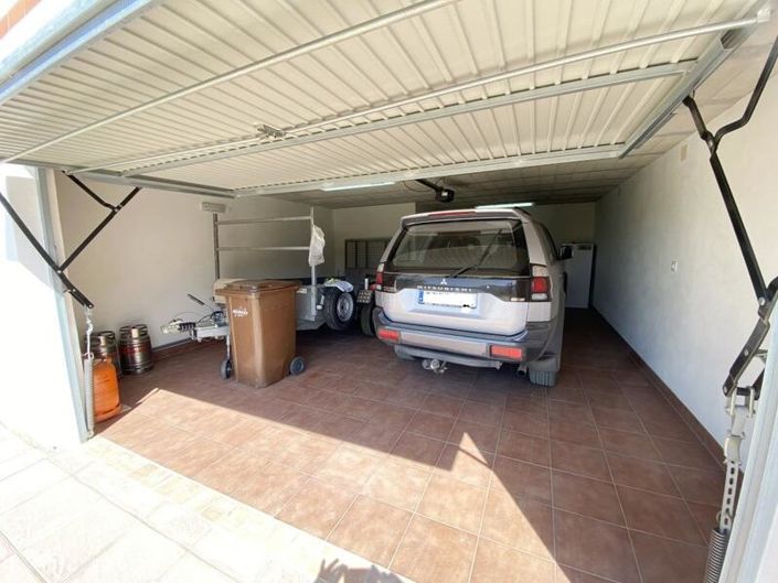 Image No.40-9 Bed Property for sale