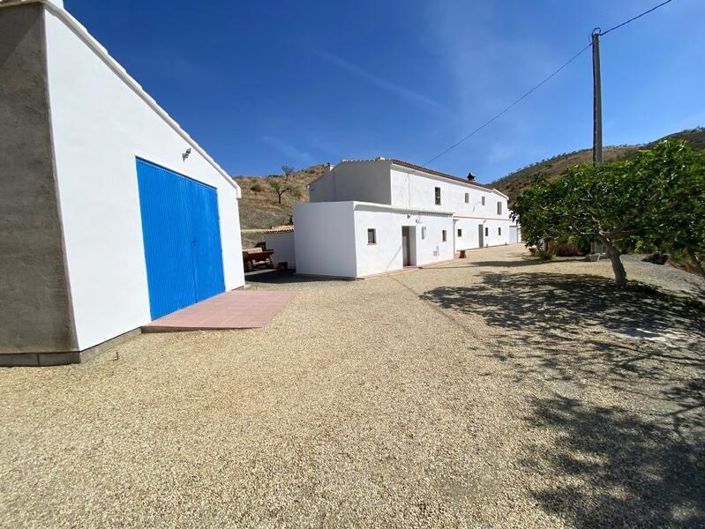 Image No.5-9 Bed Property for sale