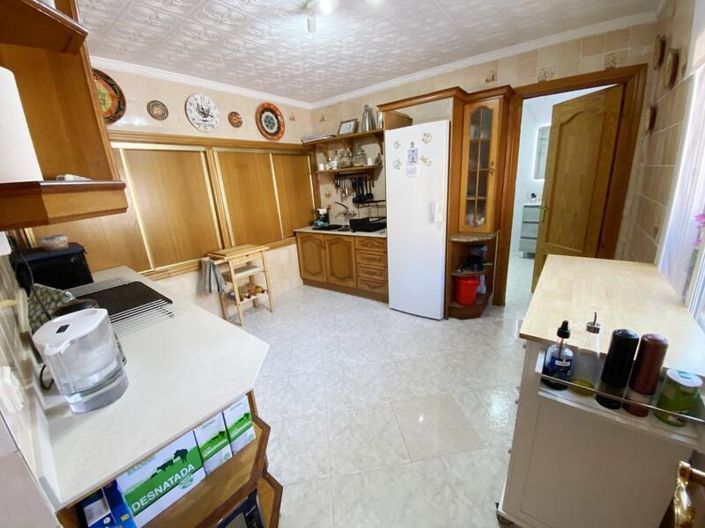 Image No.12-4 Bed Property for sale