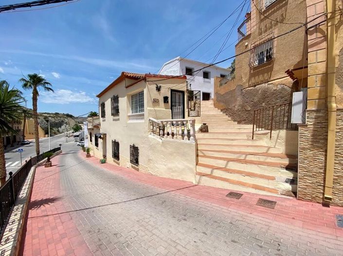 Image No.2-4 Bed Property for sale