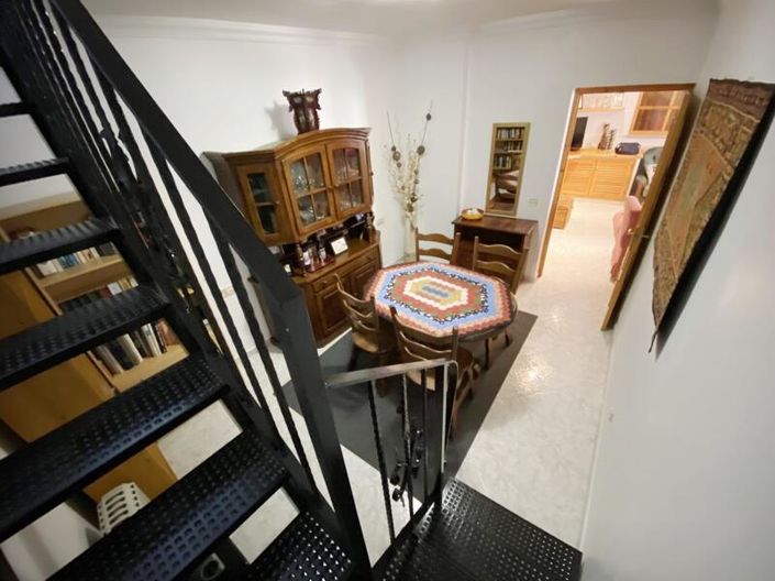 Image No.17-4 Bed Property for sale