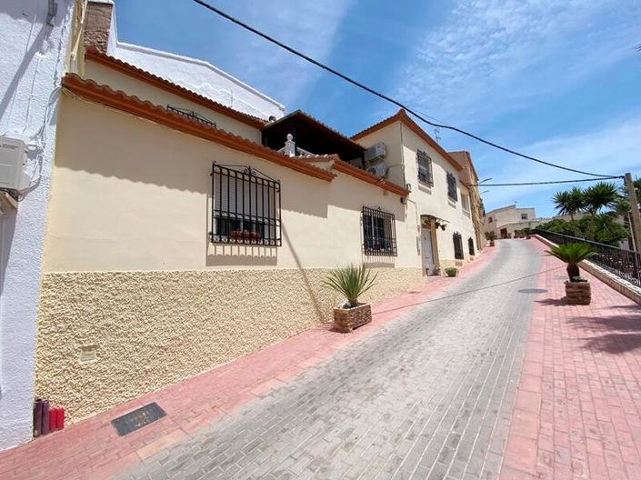 Image No.3-4 Bed Property for sale