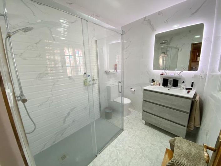 Image No.28-4 Bed Property for sale