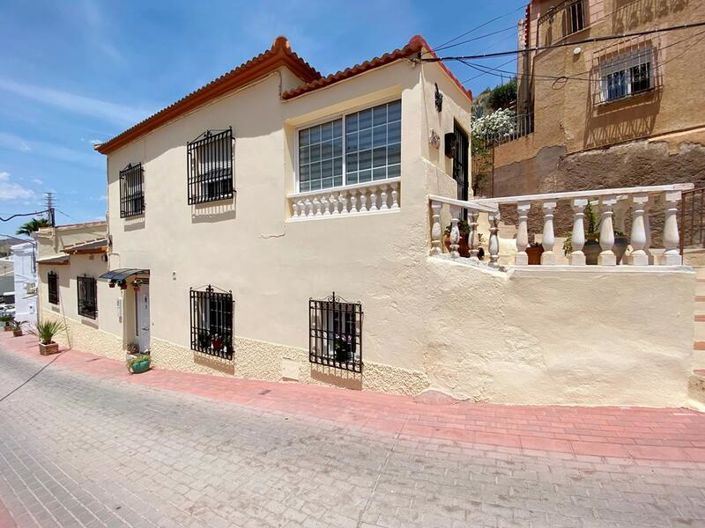 Image No.37-4 Bed Property for sale